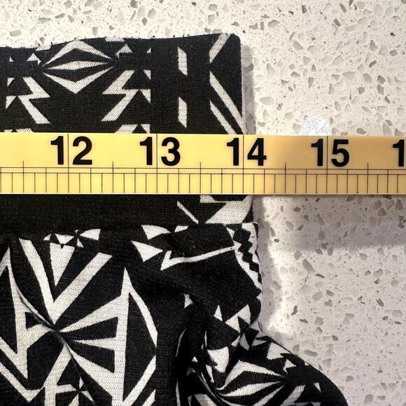 Charlotte Russe Skirt Women’s Medium Y2K Black White Geometric Flare Mini - Picture 5 of 6